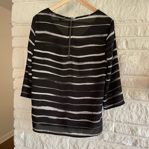 Express 3/4 Sleeve Top - Picture 4 of 5